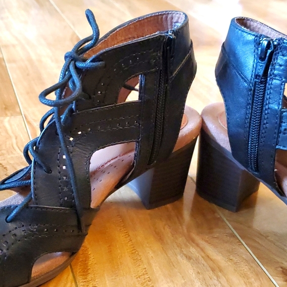 Rockport Heel Sandal - Picture 4 of 5